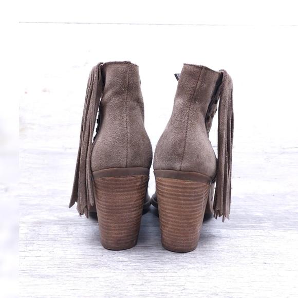 Jessica Simpson Women 9 Chassie Taupe Suede Fringe Heel Boots - Picture 8 of 10